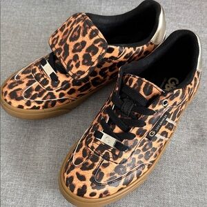 GBG Los Angeles GGOFLIP-R Leopard Print Sneakers nwot